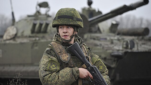 Cvičení ruských ozbrojených složek v Rostovské oblasti nedaleko východních hranic Ukrajiny (10. prosince 2021)