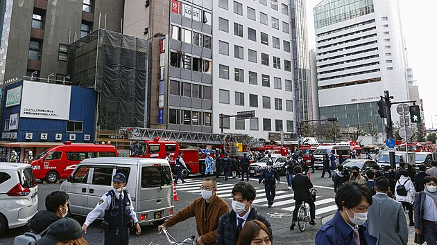 Pi poru vkov budovy v japonsk sace nejspe zahynulo 27 lid a jeden lovk utrpl zrann. (17. prosince 2021)