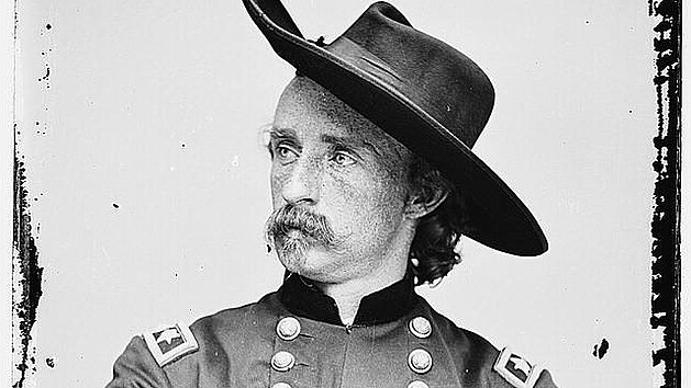 Generál George A. Custer, který padl v dobře známé bitvě s indiánskými kmeny u Little Bighornu v roce 1876. Na snímku v období americké občanské války, 15. dubna 1865