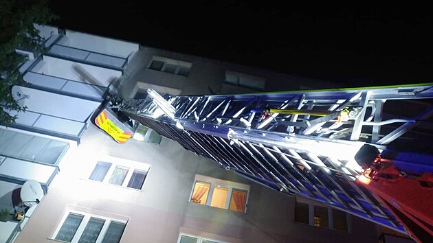 Po��r bytu v panelov�m dom� v Chodov� na Sokolovsku.  (17. prosince 2021)