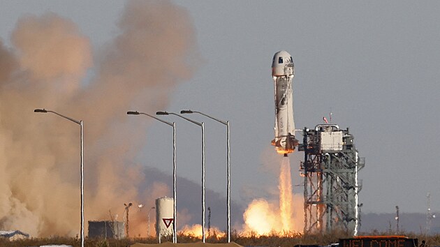 Z USA úspěšně odstartovala raketa New Shepard soukromé společnosti Blue Origin. (11. prosince 2021)