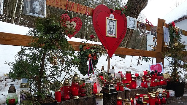 Desetileté výročí odchodu Václava Havla přitáhlo na Hrádeček více jeho příznivců (18. prosince 2021)