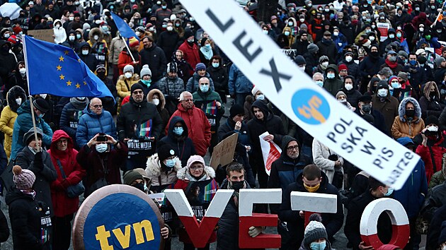 Lid v Polsku protestuj proti kontroverznmu medilnmu zkonu. (19. prosince 2021)