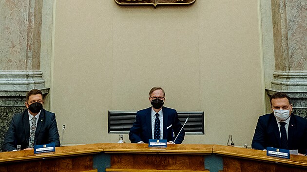 Prvn zasedn nov vldy v prask Strakov akademii. Na snmku uprosted premir Petr Fiala (ODS). (17. prosince 2021)