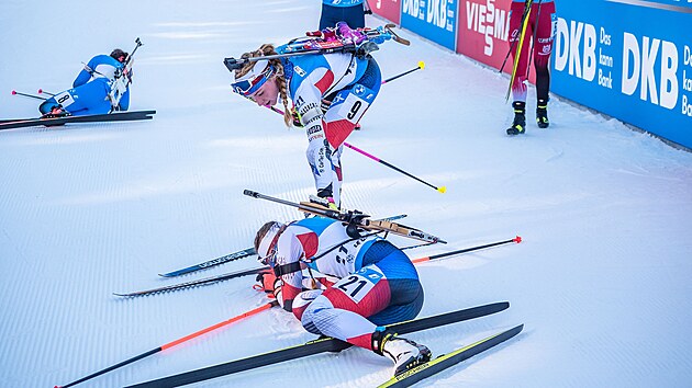 Markta Davidov se v cli hromadnho zvodu en v Le Grand-Bornand skln k Jessice Jislov,