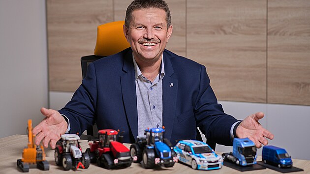 �editel Martin Rada p�sob� ve firm� Agrotec prod�vaj�c� hlavn� zem�d�lskou techniku od jej�ho vzniku p�ed t�iceti lety.