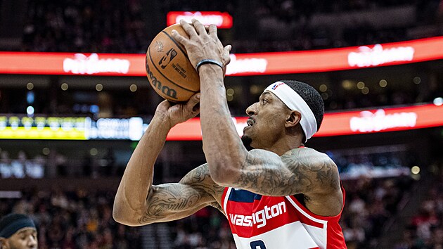 Bradley Beal z Washingtonu pl v utkn proti Utahu.