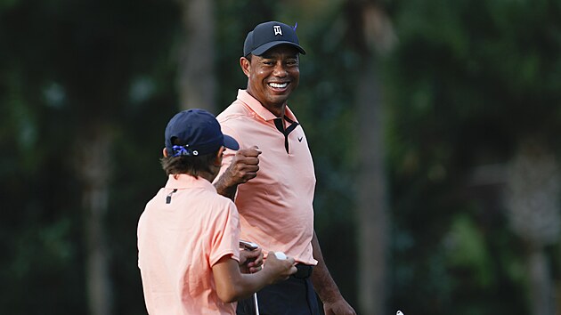 Tiger Woods se synem Charliem na turnaji PNC Championship.