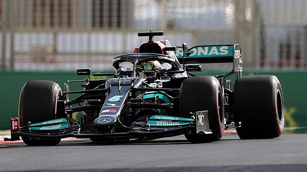 Lewis Hamilton z Mercedesu v trninku na Velkou cenu Ab Zab F1.