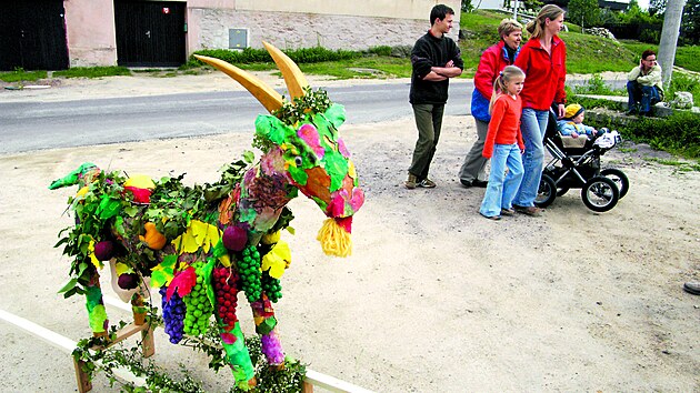 Nov� pat�� Hroznov� koza i do lidov� kultury.