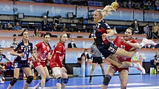 Momentka ze tvrtfinálového klání Rusko vs Norsko (modrá).