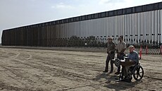 Americký Texas zahájil stavbu zdi na hranici s Mexikem. (18. prosince 2021)