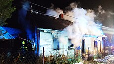 V noci na sobotu zasahovalo dev�t jednotek hasi�� u po�áru domu na Bruntálsku....