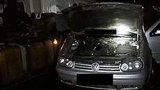 Fotografie z nehody u Ra�in�vsi na Litom��icku, kde se st�etl nákladní v�z s...