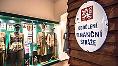 Náv�t�vníci se mohou seznámit se stejnokroji celník� z r�zných dob.