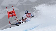 Marco Odermatt na trati ob�ího slalomu ve Val d'Isere