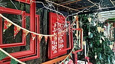 V arkádách holeovského zámku je k vidní výstava betlém a vánoních dekorací.