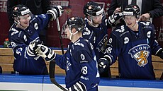 Hrái Finska slaví gól v zápase proti Kanad