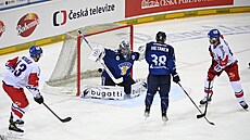 Český tým dobývá finskou branku.