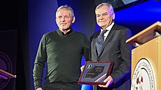 Vladimír V�jtek se stal �lenem hokejové Sín� slávy.