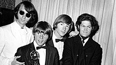 The Monkees na snímku z roku 1967. Zleva: Mike Nesmith, Davy Jones, Peter Tork,...