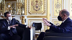 Nmecký kanclé Olaf Scholz a francouzský prezident  Emmanuel Macron (10....
