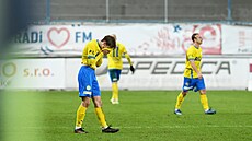 Teplický Jan Fortelný vlevo smutní po neproměněné penaltě.