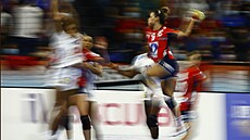 Norka Mora Morková stílí ve finále mistrovství svta proti Francii.