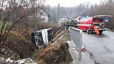 Nehoda autobusu v Bradlecké Lhot na Semilsku (16. prosince 2021)