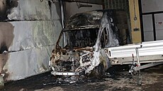 Bývalý zam�stnanec firmy na Pardubicku po�árem nezni�il jen dodávku, ale i...