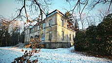 Lesní vilu si v letech 1903 a� 1906 nechal postavit továrník Heinrich Liebieg,