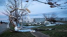 Tornádo zničilo budovu místní firmy ve městě Bowling Green ve státě Kentucky.... | na serveru Lidovky.cz | aktuální zprávy