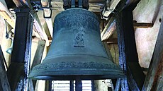 Největším zvonem v kostelních věžích je Vavřinec.