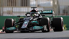 Lewis Hamilton z Mercedesu v tréninku na Velkou cenu Abú Zabí F1.