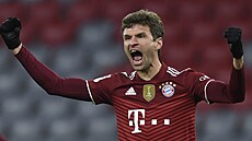 Thomas Müller z Bayernu slaví gól v zápase s Wolfsburgem.