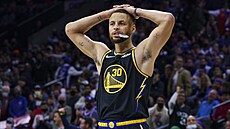 Stephen Curry z Golden State v utkání proti Philadelphii