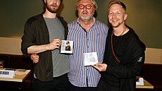 Režisér David Drábek (uprostřed) s Tomášem Havlínkem a Tomášem Klusem oznamují...