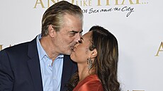 Chris Noth a Tara Wilsonová na premiée seriálu A jak to bylo dál (New York, 8....