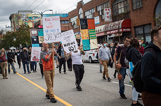 Demonstrace ve Vancouveru za dekriminalizaci drog. Kanada elí rstu potu...