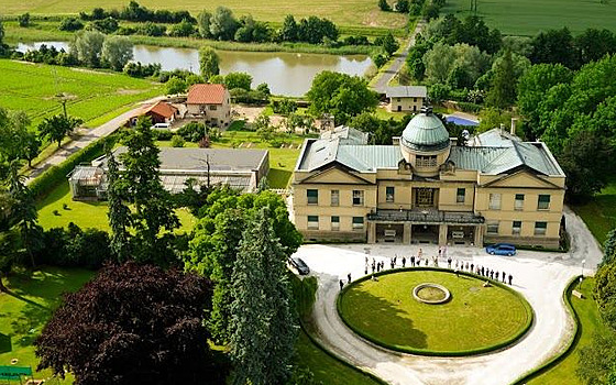 Chateau Kotra je lahdkou pro milovníky atmosféry z poátku 20. století. Je...