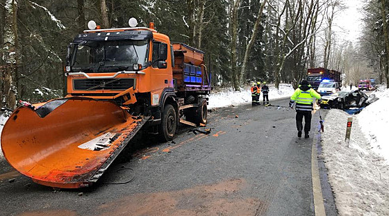 V osobním vozidle zemel pi sráce se sypaem na Tachovsku sedmapadesátiletý...