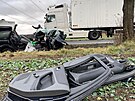 V Pov-Pedhradí na Kolínsku se srazilo nákladní auto s osobním, mu a ena z...