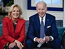Americký prezident Joe Biden se svou enou Jill se úastní tradiních...