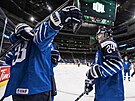 Fintí hokejisté slaví gól na mistrovství svta do 20 let.