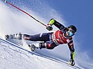 védská lyaka Sara Hectorová na trati obího slalomu v Courchevelu.