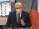 Ministr zdravotnictví Vlastimil Válek.