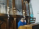 Nov� varhany v kostele Nejsv�t�j�� Trojice v Dob��i za 4,3 milionu korun....