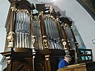 Nov� varhany v kostele Nejsv�t�j�� Trojice v Dob��i za 4,3 milionu korun....
