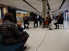 <p>Unique Quartet v Bořislavka Centru zpestřil odpoledne nejenom nakupujícím, ale i malým posluchačům.

Praha 6</p>