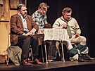 Petr Halberstadt (zleva), Michal Isten�k a Jakub Uli�n�k a  v komedii Sv�t�ci.